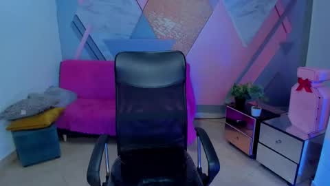 Angela online show from November 2025 04:01:02 AM