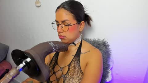 Snapshot of angelaricci chatting on May 2026 04:15:01 PM Angela Ricci online show from May 2026 04:15:01 PM