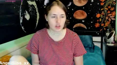 Snapshot of angelbliss_xx chatting on November 2025 11:04:02 PM Angel online show from November 2025 11:04:02 PM