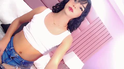 Snapshot of angeles_bust chatting on February 2025 12:36:02 PM angeles_bust online show from February 2025 12:36:02 PM