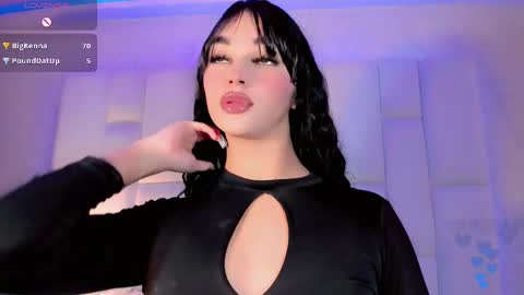 Snapshot of angeles_bust chatting on September 2025 10:31:02 PM angeles_bust online show from September 2025 10:31:02 PM
