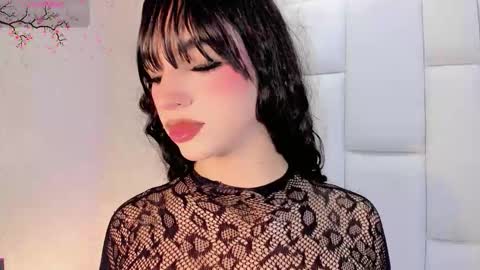 Snapshot of angeles_bust chatting on November 2025 08:24:02 PM angeles_bust online show from November 2025 08:24:02 PM