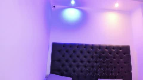 Angeli online show from November 2025 10:58:01 AM