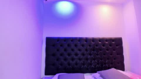 Angeli online show from November 2025 10:56:02 AM