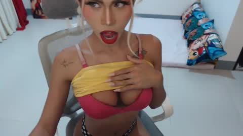 DIVINE ANGEL online show from January 2026 03:00:01 AM