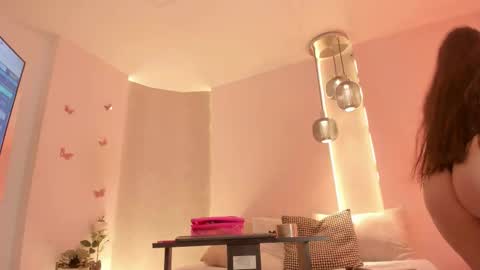 Angeline  online show from November 2025 12:39:02 PM