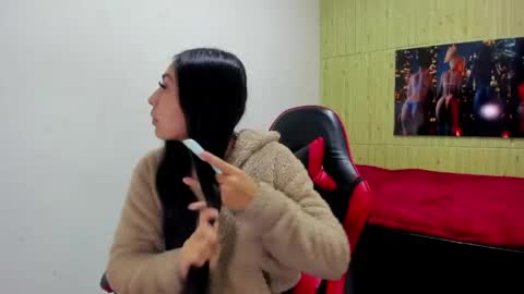 Snapshot of angell_cooper8 chatting on May 2026 12:20:01 PM Angell cooper8 online show from May 2026 12:20:01 PM