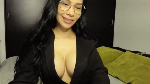  ANGELA ISABELLA  online show from November 2025 12:49:02 PM