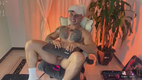 Angelo Ferro online show from December 2025 05:02:01 AM