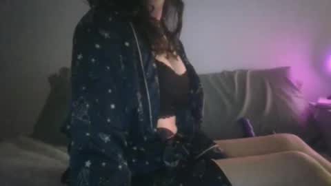 angelrrm online show from November 2025 04:40:01 PM