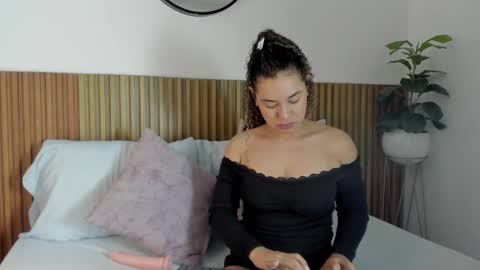 A N G I E online show from October 2025 12:27:01 PM