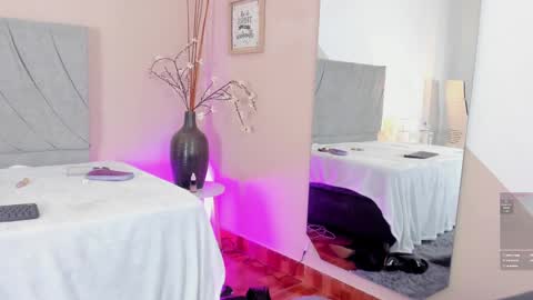 Angie online show from February 2025 04:33:01 PM