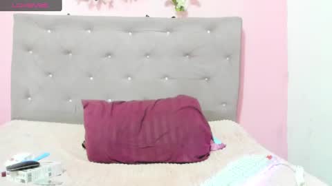 aniaross18 online show from February 2025 01:59:02 AM