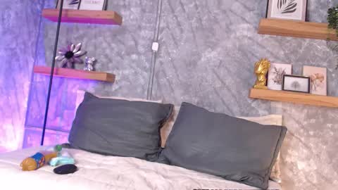     online show from November 2025 07:12:01 PM