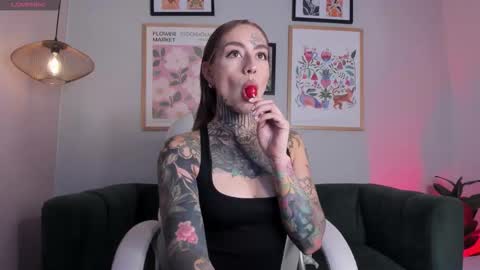 Anie  or Nina online show from November 2025 09:07:01 PM