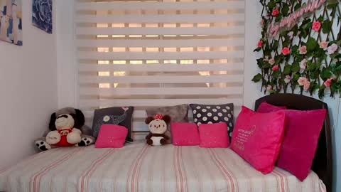 laura  online show from February 2026 01:50:02 PM