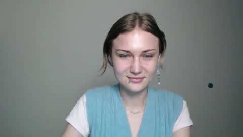 Snapshot of anisiaaa_lovesyou chatting on September 2025 08:10:01 PM Anisia online show from September 2025 08:10:01 PM