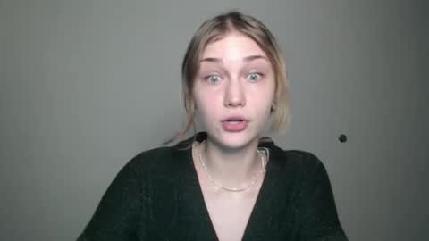 Snapshot of anisiaaa_lovesyou chatting on October 2025 07:32:01 PM Anisia online show from October 2025 07:32:01 PM