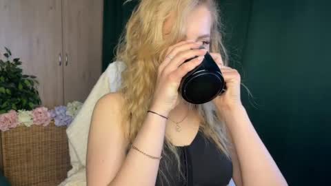 Anita online show from May 2026 01:02:02 AM