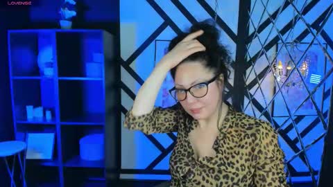 Anita online show from November 2025 09:28:01 PM