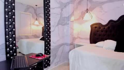 Ana  online show from November 2025 12:48:02 PM