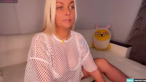 Snapshot of anna_bali chatting on December 2024 06:32:01 AM Anna online show from December 2024 06:32:01 AM