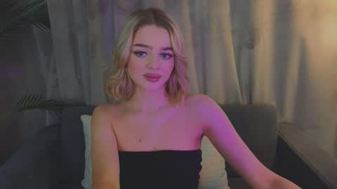 Anna online show from November 2025 04:55:01 PM