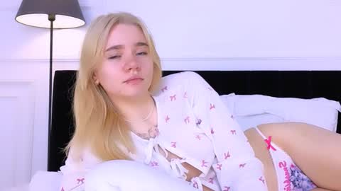 Snapshot of annabellelu chatting on October 2025 02:34:01 AM AnnaBelle online show from October 2025 02:34:01 AM