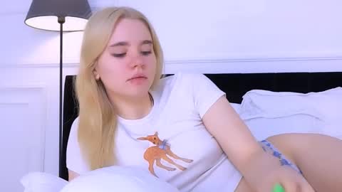 Snapshot of annabellelu chatting on October 2025 02:19:02 AM AnnaBelle online show from October 2025 02:19:02 AM