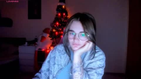 AnnaRoading online show from December 2024 07:32:01 PM