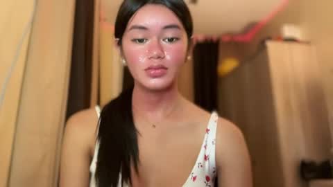 Snapshot of annedee_ chatting on December 2024 08:28:02 PM Kim online show from December 2024 08:28:02 PM