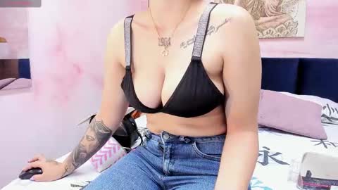 Snapshot of annedixie chatting on February 2025 03:02:02 AM Anne online show from February 2025 03:02:02 AM