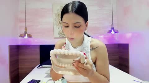 Snapshot of annedixie chatting on September 2025 03:06:02 AM Anne online show from September 2025 03:06:02 AM