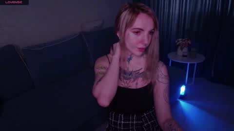 Snapshot of annetenet chatting on October 2025 08:35:01 AM Annet online show from October 2025 08:35:01 AM