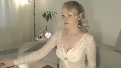 Snapshot of annett chatting on January 2025 12:28:02 PM Annett online show from January 2025 12:28:02 PM