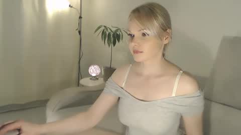 Snapshot of annett chatting on February 2025 10:00:01 PM Annett online show from February 2025 10:00:01 PM