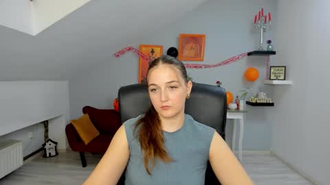 annewilsonn online show from October 2025 01:23:04 PM