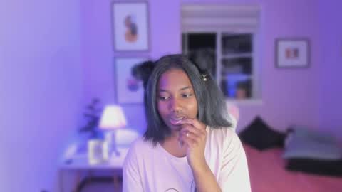 Snapshot of annia_dh chatting on September 2025 04:05:01 AM annia online show from September 2025 04:05:01 AM