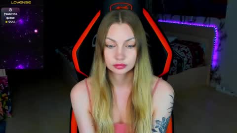 Snapshot of annie69kiss chatting on May 2026 09:43:01 PM Annie online show from May 2026 09:43:01 PM