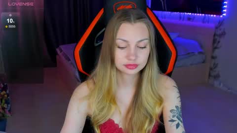 Snapshot of annie69kiss chatting on May 2026 01:14:01 AM Annie online show from May 2026 01:14:01 AM