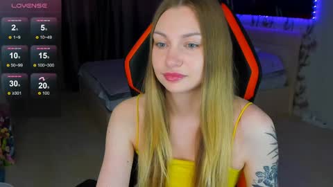 Snapshot of annie69kiss chatting on June 2026 05:18:02 PM Annie online show from June 2026 05:18:02 PM