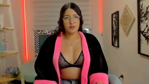 Snapshot of annie__thomson chatting on August 2026 03:42:01 AM annie__thomson online show from August 2026 03:42:01 AM