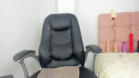 Snapshot of annie_collen chatting on December 2024 03:52:01 PM Anna online show from December 2024 03:52:01 PM