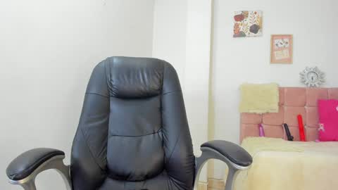 Snapshot of annie_collen chatting on December 2024 07:53:02 PM Anna online show from December 2024 07:53:02 PM