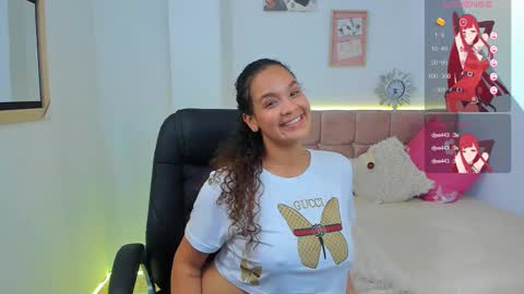 Snapshot of annie_collen chatting on February 2025 07:36:01 PM Anna online show from February 2025 07:36:01 PM