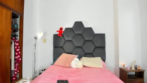 Annie online show from January 2025 09:04:02 PM