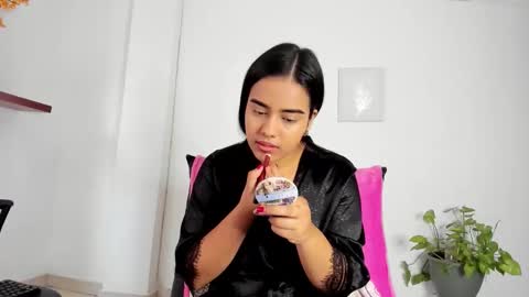 Annie online show from October 2025 02:01:01 PM