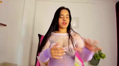 Annie online show from October 2025 01:41:02 PM