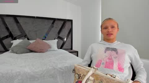 Annie and Stefan online show from January 2025 12:49:01 PM