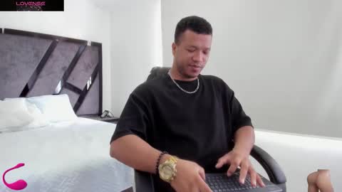 Annie and Stefan online show from November 2025 02:50:02 PM